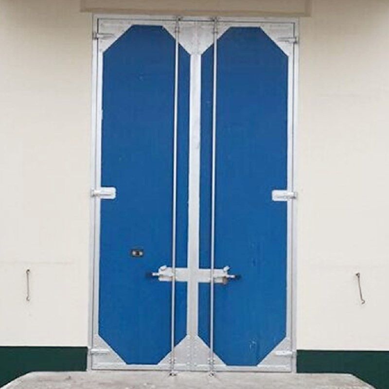 Inner rubber strip insulation door